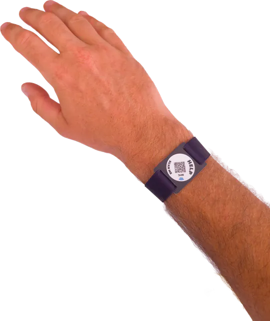 Zwarte ICESCAN-armband om een pols